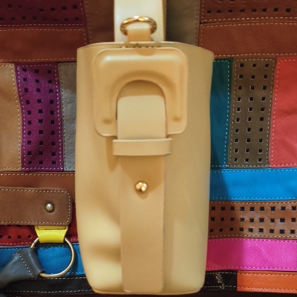 Small Chic Beige Purse - Picture 2 of 7